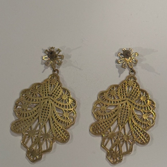 Elegant Gold Filigree with Crystal Flower Earrings - Picture 4 of 4